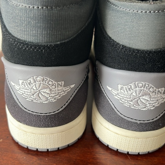 NIKE AIR JORDAN - Picture 2 of 5